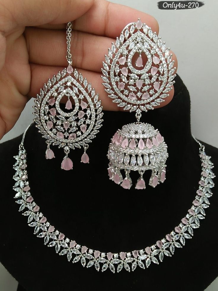 Triveni Tara Diamond Necklace Set